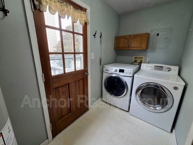 Building Photo - 14 Al St