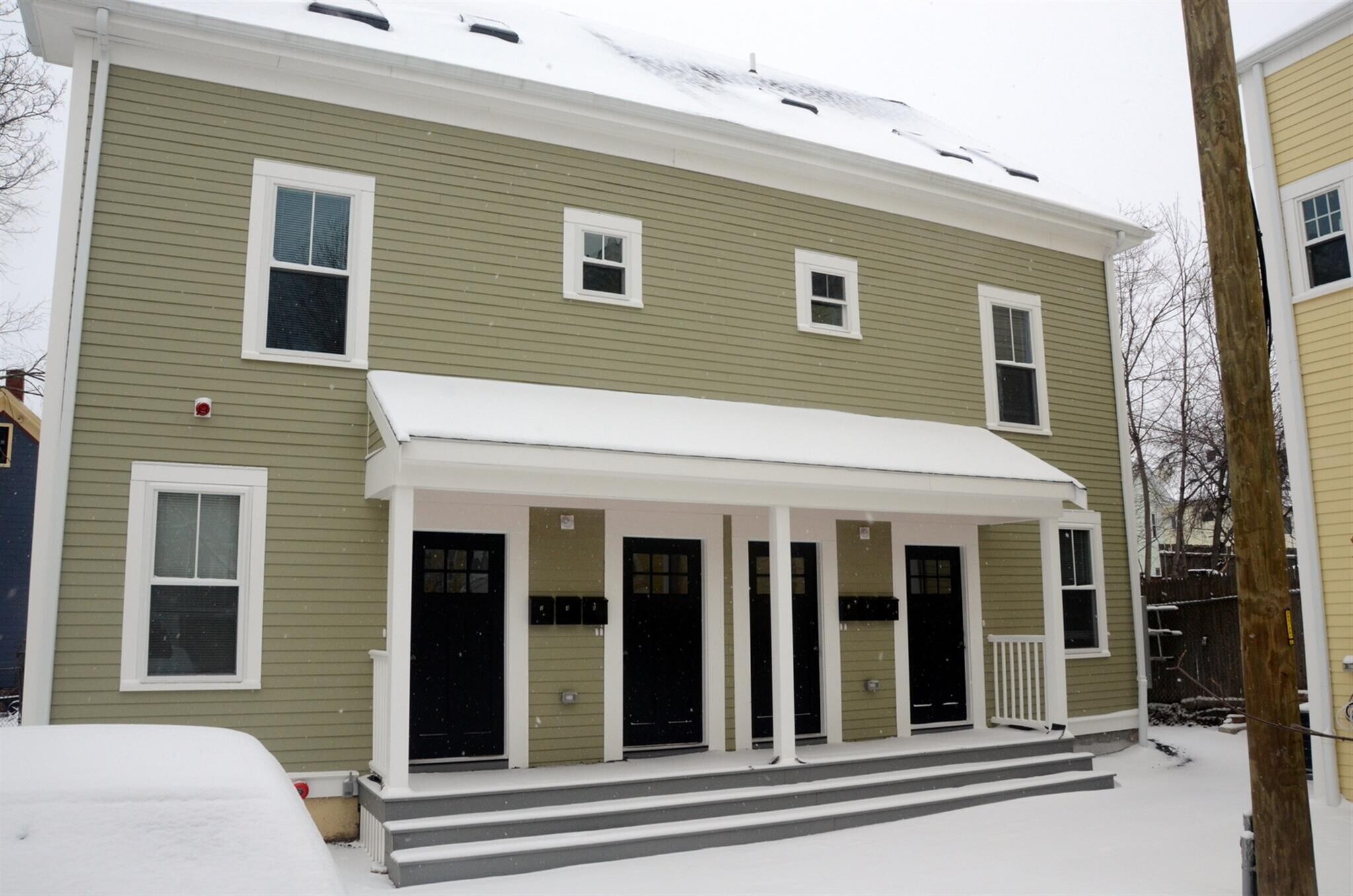 Building Photo - 20 Putnam St