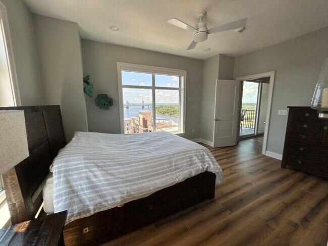 Building Photo - Two bedroom end unit condo with stunning d...
