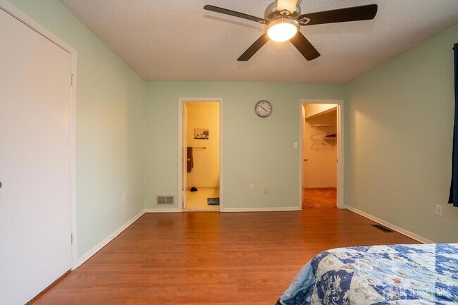Building Photo - 16 Thoreau Dr