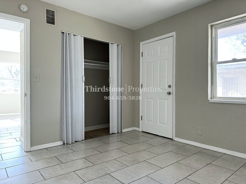 Building Photo - 1437 W 26th St