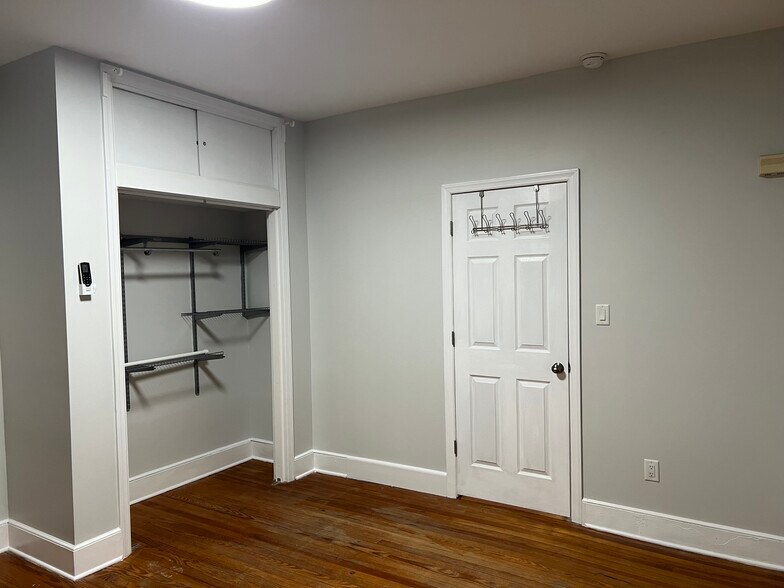 Building Photo - 40 Nichols St