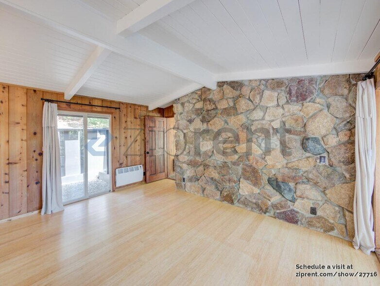 Building Photo - 25970 Canada Dr