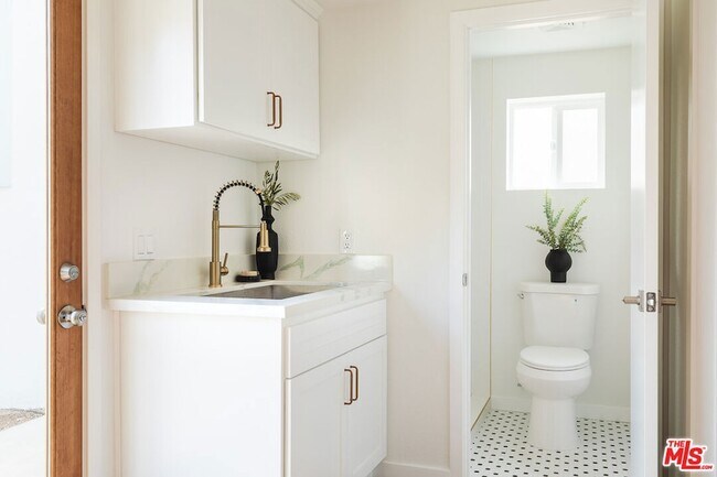 Building Photo - 784 Elmira St