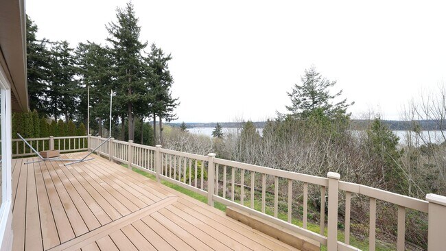 Building Photo - 3 Bed 2.5 Bath - View Home - Private Large Lot - Pet Friendly - NAS Whidbey