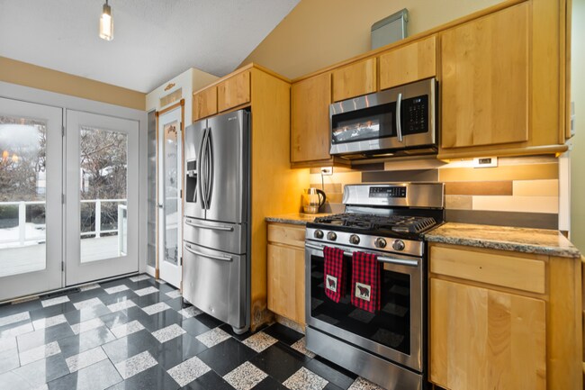 Building Photo - 16131 Black Bear Dr