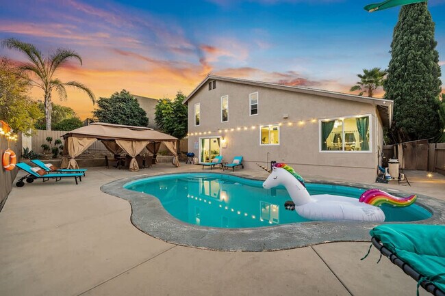 Building Photo - 13737 Via Tres Vistas