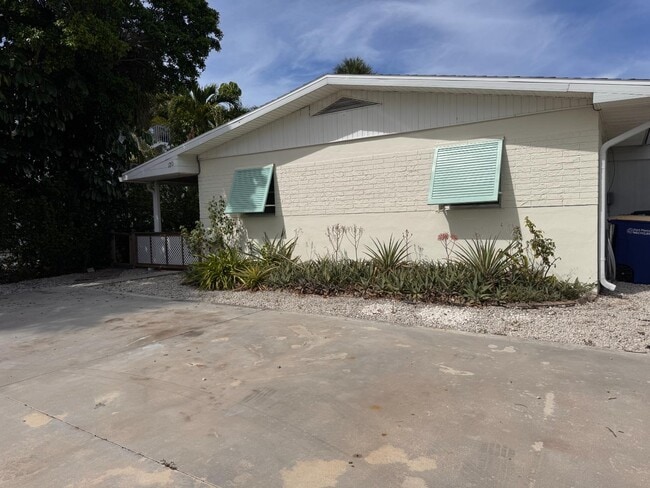 Building Photo - 120 Coquina St