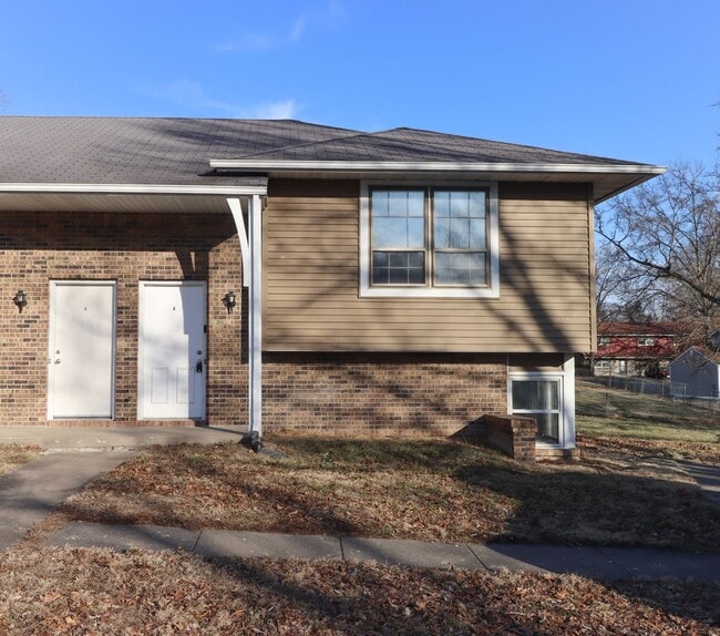 Building Photo - 1304 Essex Ct