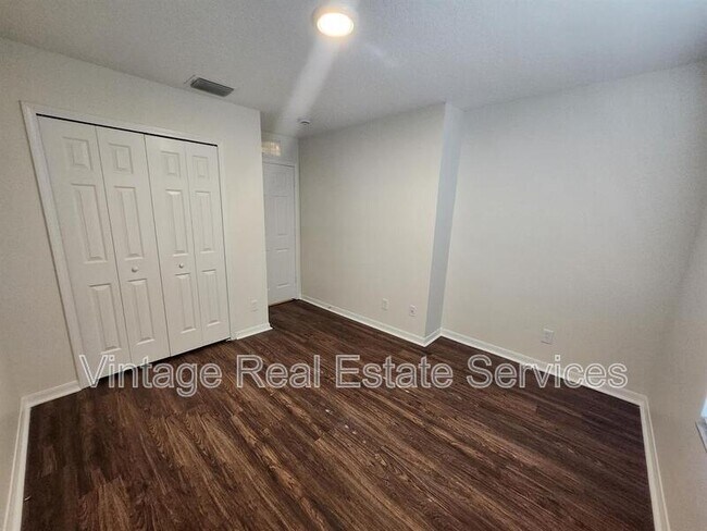 Building Photo - 9333 Stone River Pl