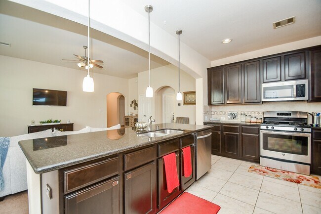 Building Photo - 5619 Drumlin Field Way