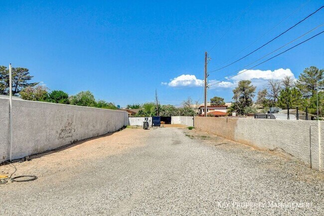 Building Photo - 3962 Euclid St