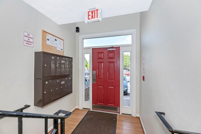 Building Photo - Condo Close to Downtown Frederick