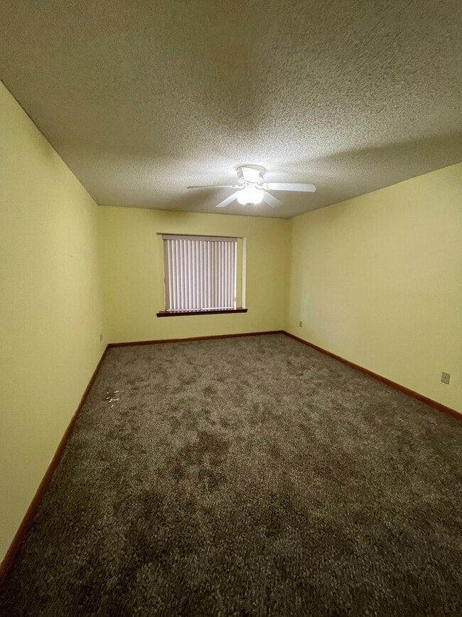 Building Photo - 3945 Balsam Dr