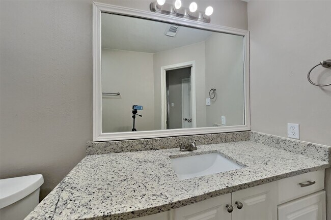 Building Photo - 17111 Cradle Cove Ct
