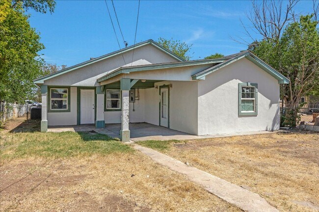 Building Photo - Beautiful large home for Rent