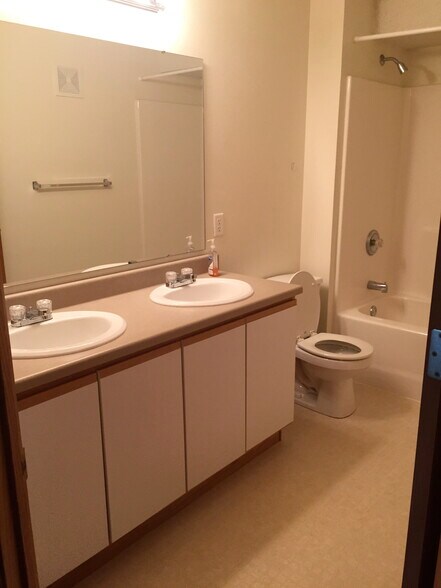 Building Photo - 2855 Coral Ct