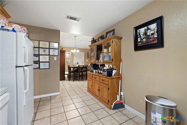 Building Photo - 3210 Raven Dr