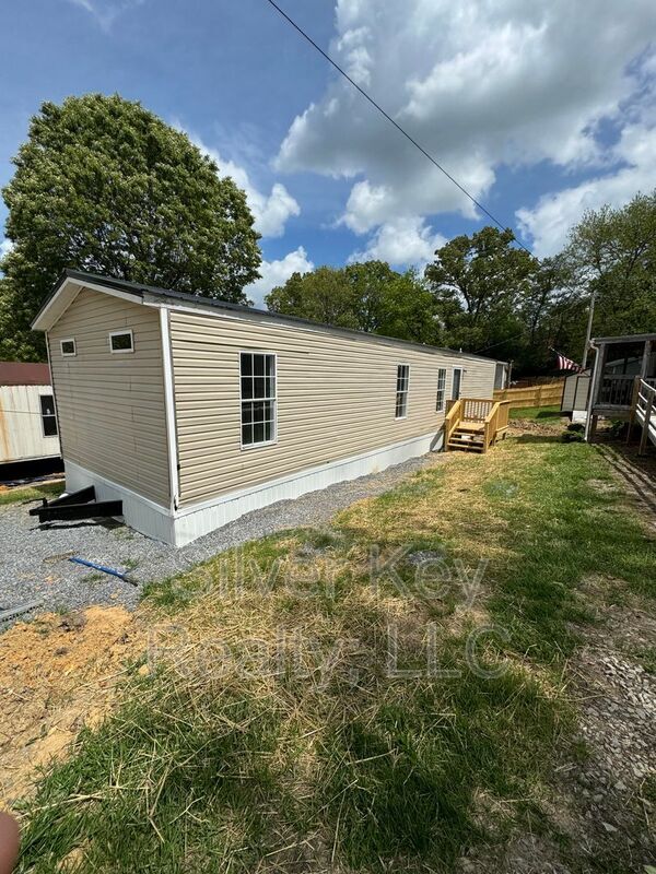 Building Photo - 3000 US-11