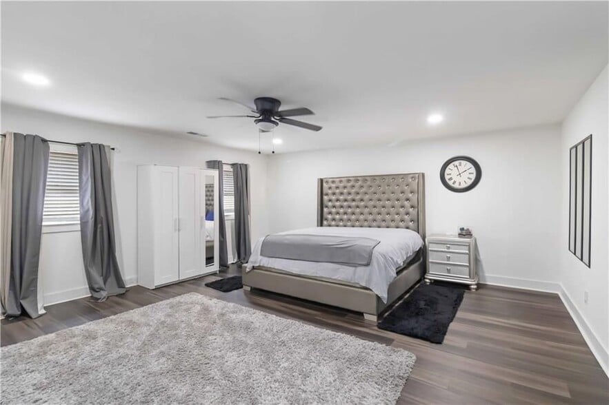 Building Photo - 2327 Young Rd