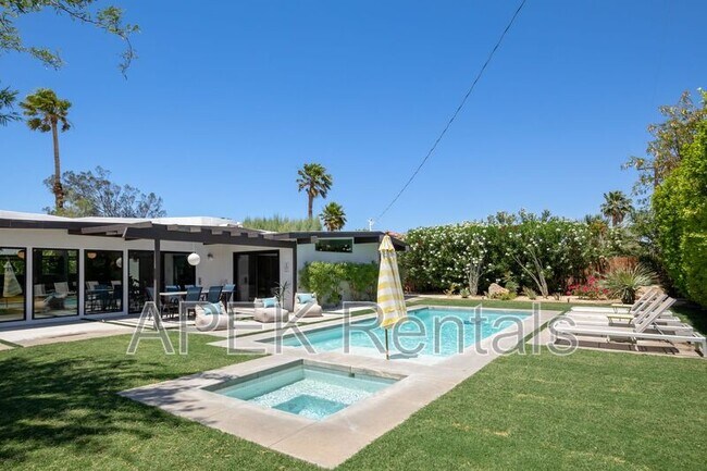 Building Photo - 2204 W Acacia Rd