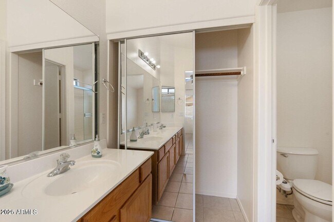 Building Photo - 10833 W Elm Ln