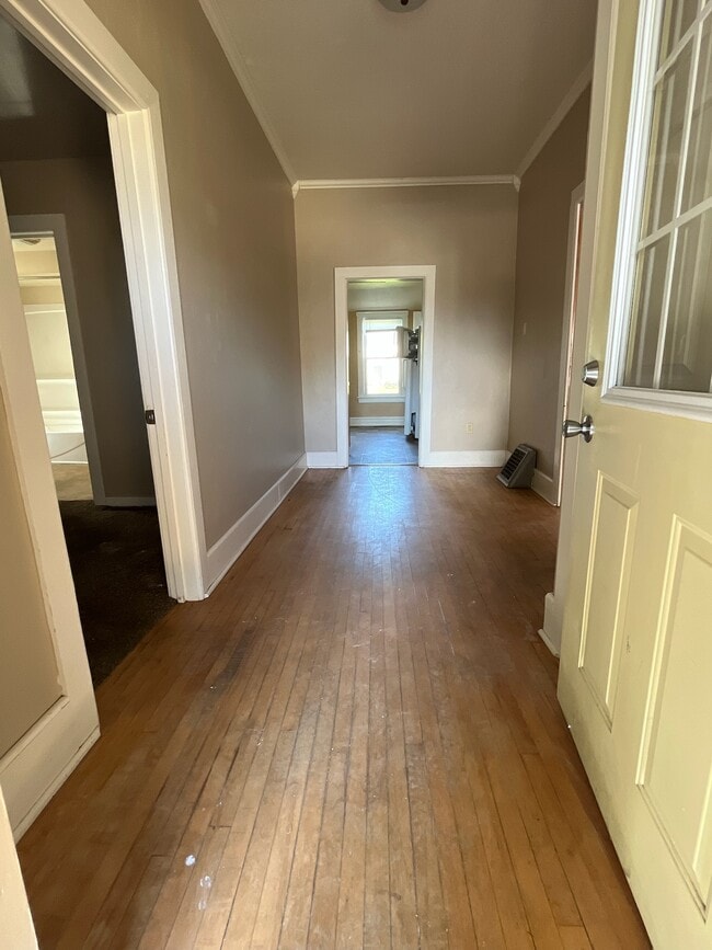 Building Photo - 712 Terrace Ave