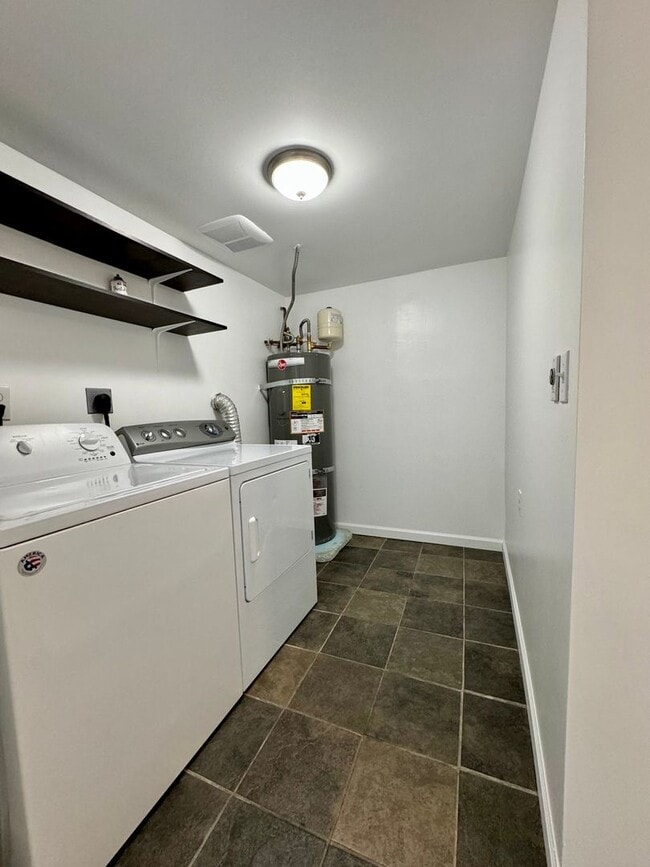 Building Photo - FAIRYTALE OF 1819 LLC QUEEN ANNE