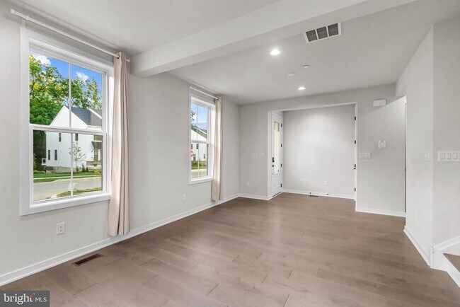 Building Photo - 401 HARTNUP St