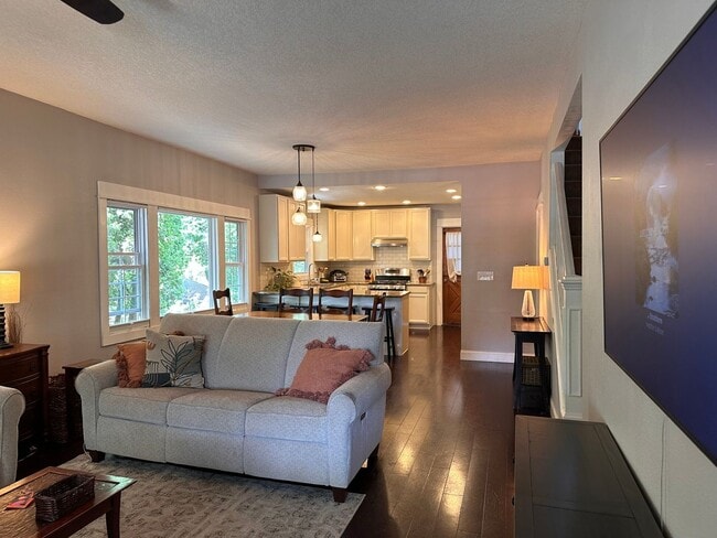 Building Photo - 4803 SE Haig St