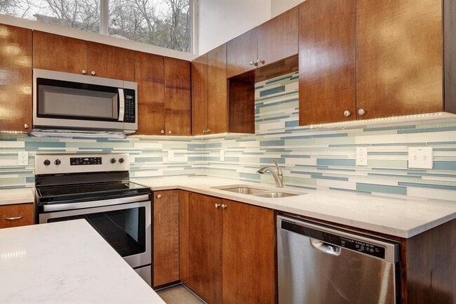 Building Photo - 803 Azie Morton Rd