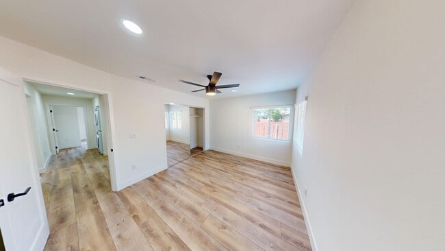Building Photo - Newly Renovated 6 bed house on 63rd!
