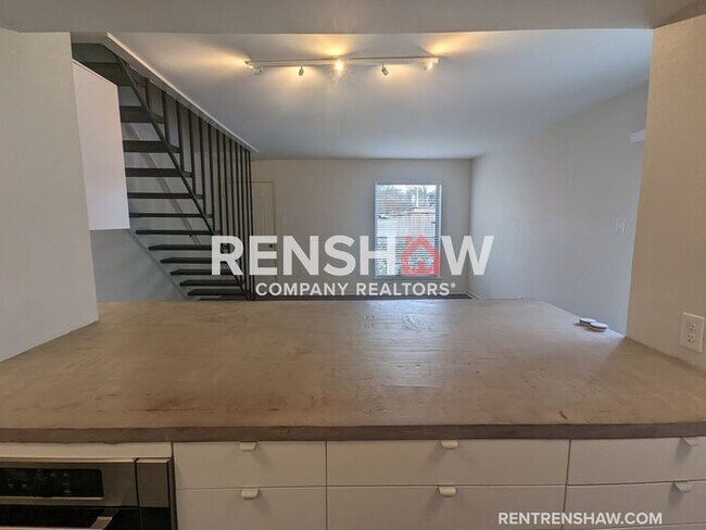 Building Photo - 6748 Meadow Oak Place - Renovated To Perfe...