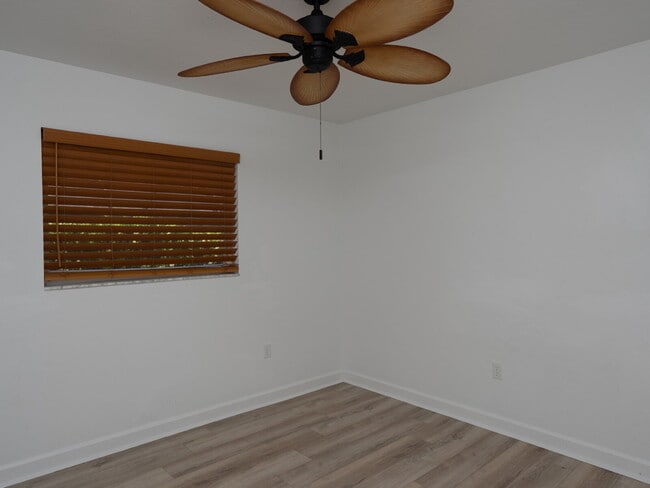 Building Photo - "Spacious 3-Bedroom Pool Home with 2 Baths & 2,075 Sq. Ft. of Comfort in Venice, FL!"