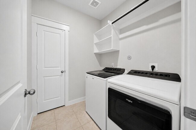 Building Photo - 40557 Mostyn Lake Dr