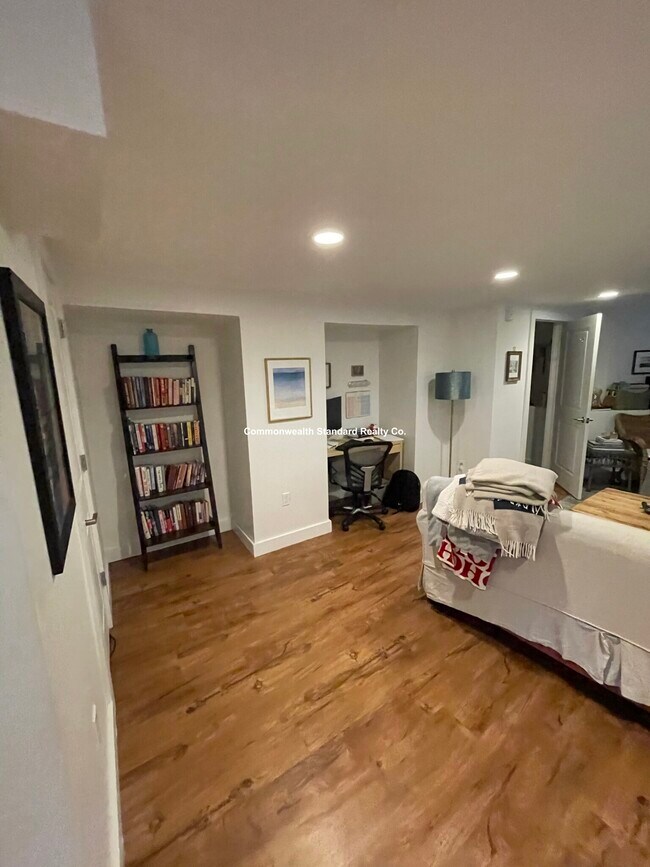 Building Photo - 19 Marney St