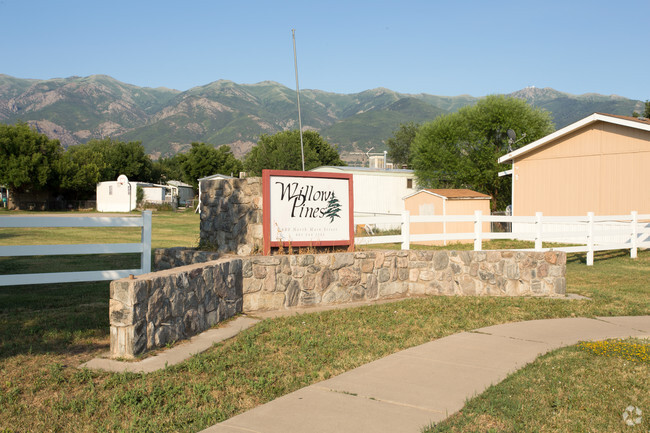 Building Photo - Willow Pines