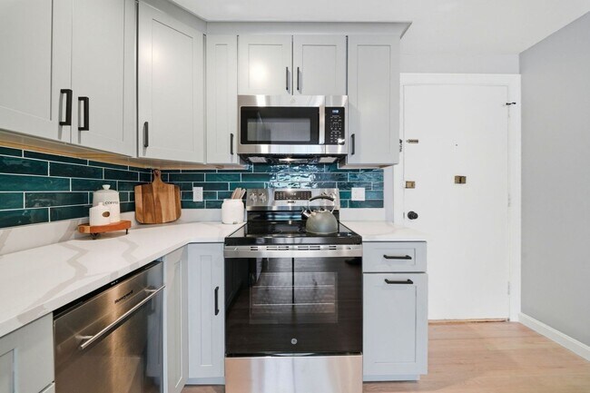 Building Photo - 8 Radcliffe Rd