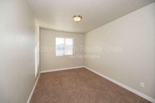 Building Photo - 4088 E Oakland Hills Dr