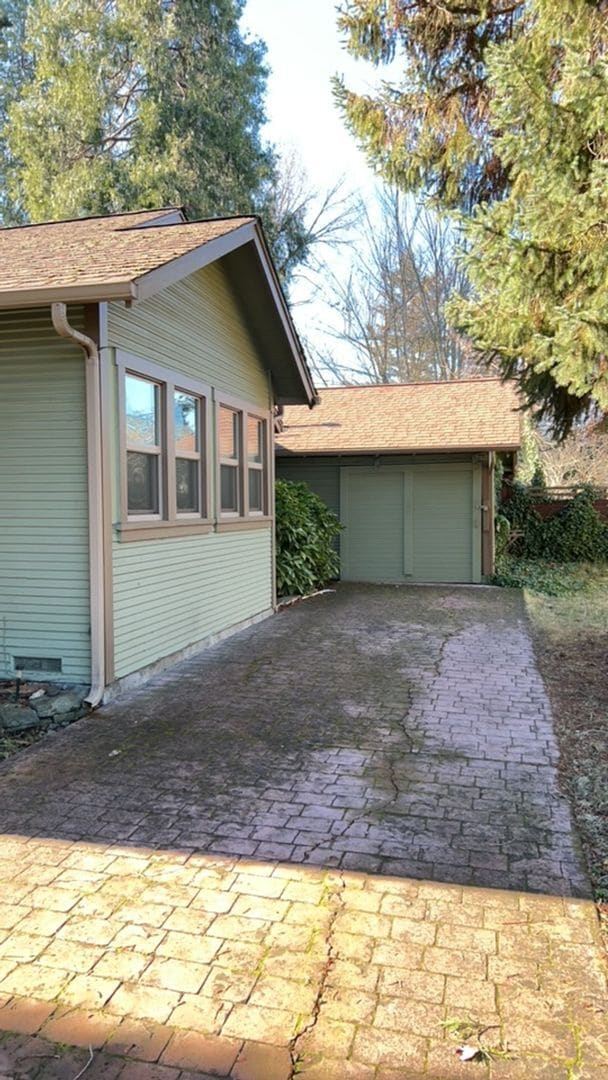 Building Photo - 2 Bedroom 1 Bath Home