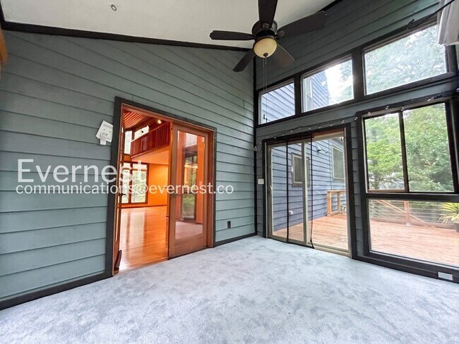 Building Photo - Beautiful 4 Bed/3 Bath Home with 3 Car Garage / Available Now!