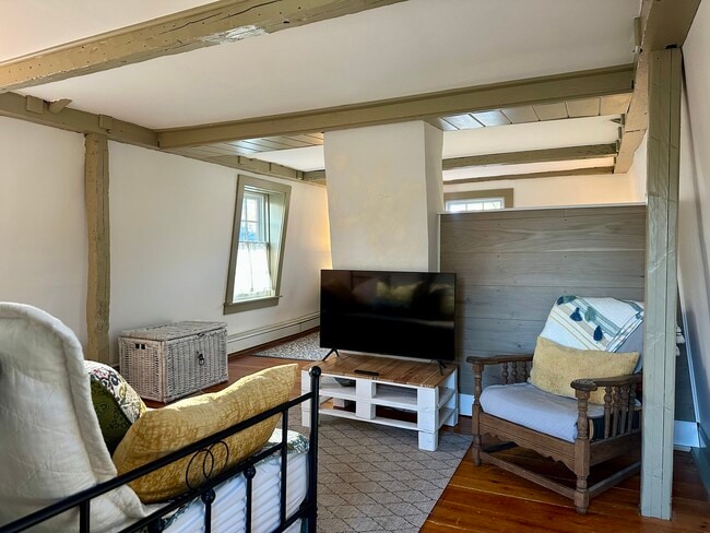 Building Photo - 43 Pennywise Ln