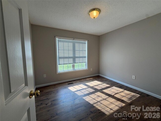 Building Photo - 375 Brookfield Dr