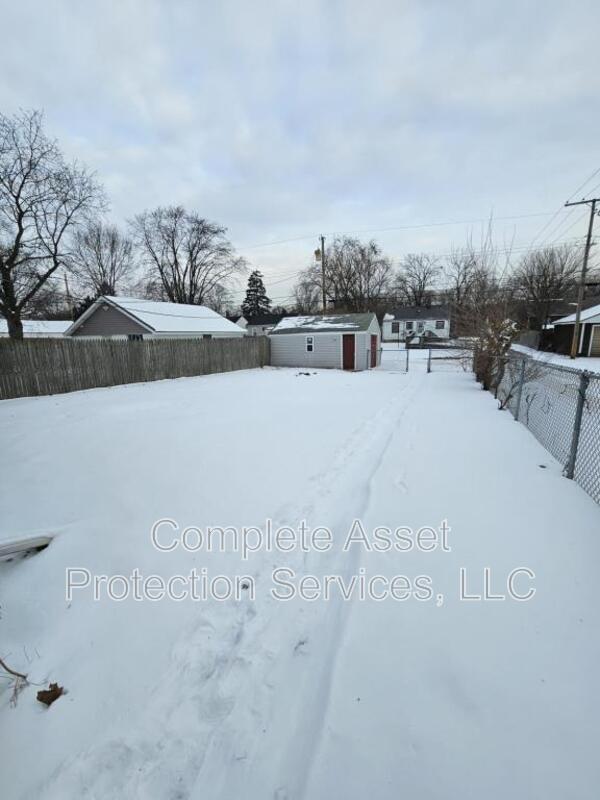 Building Photo - 3145 Pkwy N St