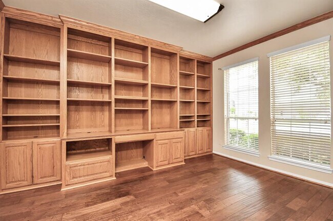 Building Photo - 2523 Sunstone Ln