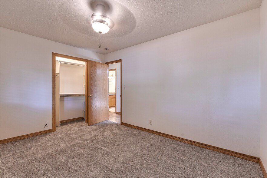 Building Photo - 2827 17th Ave