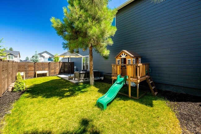 Building Photo - Freshly Updated 3Bed Home: Community Pool ...