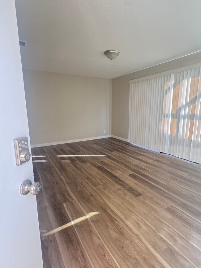 Building Photo - 2221 Dogwood Way