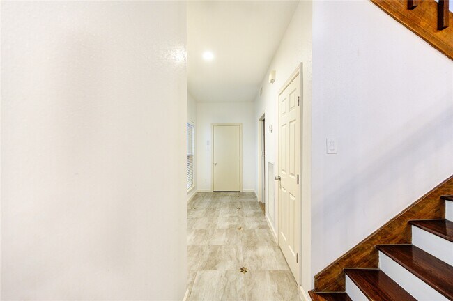 Building Photo - 12625 Memorial Dr