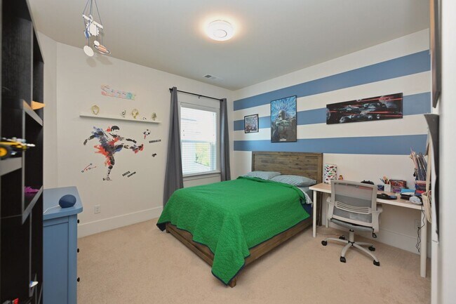 Building Photo - **EXECUTIVE HOME IN WILLIAMSON COUNTY WITH RARE WALK-OUT BASEMENT AND TONS OF STORAGE**